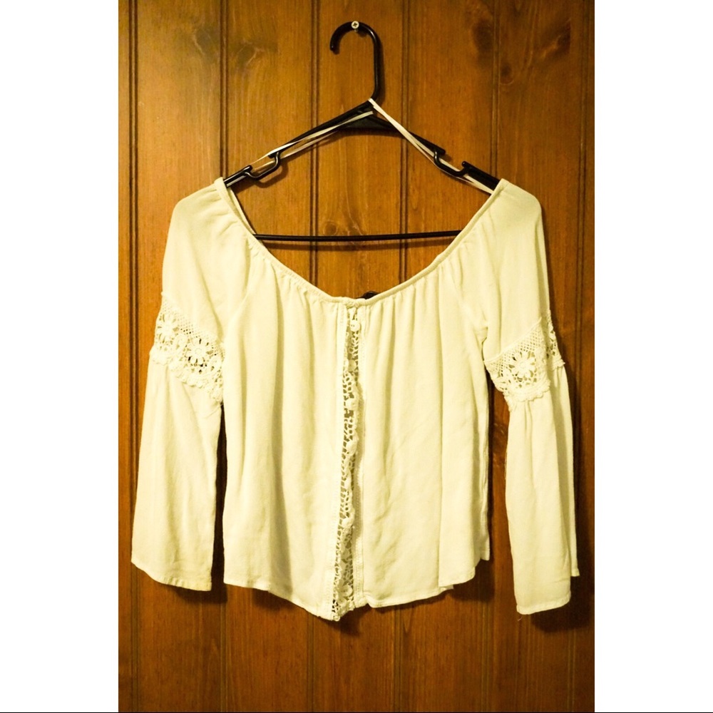 Ambiance white top!